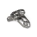 Akrapovic Adventure-Fußrastensatz (Titan) für CFMOTO 1000MT-X; CFMOTO 450MT; CFMOTO 700MT; CFMOTO 800MT; CFMOTO 800MT-X (F-CF4T1)